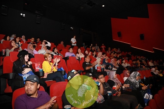 All smiles: Guests are getting ready for the 0.0MHz Korean Movie