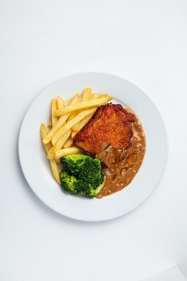 Chicken Chop with Potato Wedges, Broccoli & Black Pepper Sauce