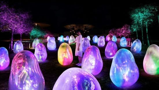 teamlab-resonating-microcosms-liquified-light-color-sunrise-and-sunset-teamlab