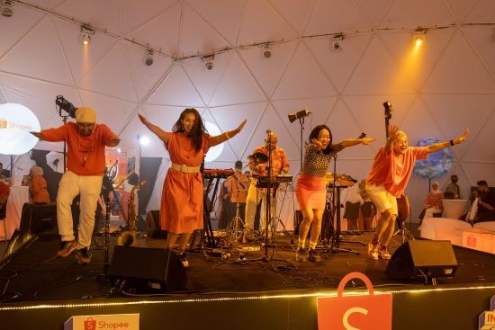 Talented local band Fazz creates a memorable night for the audience