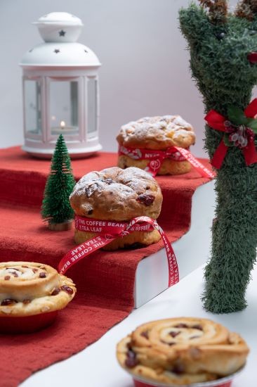 Panettone Frost Bringing an Italian traditional bread to celebrate the season. Filled with raisins, cranberries and orange peel. Available at RM7.50 each 